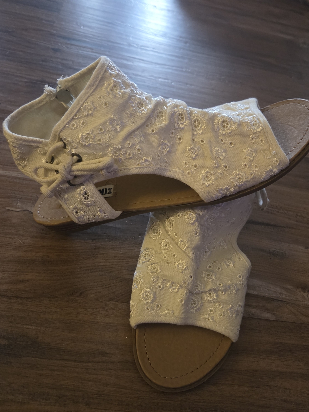 Luxe & Mix Women's Embroidered Open-Toe Lace-Up Sandals - White